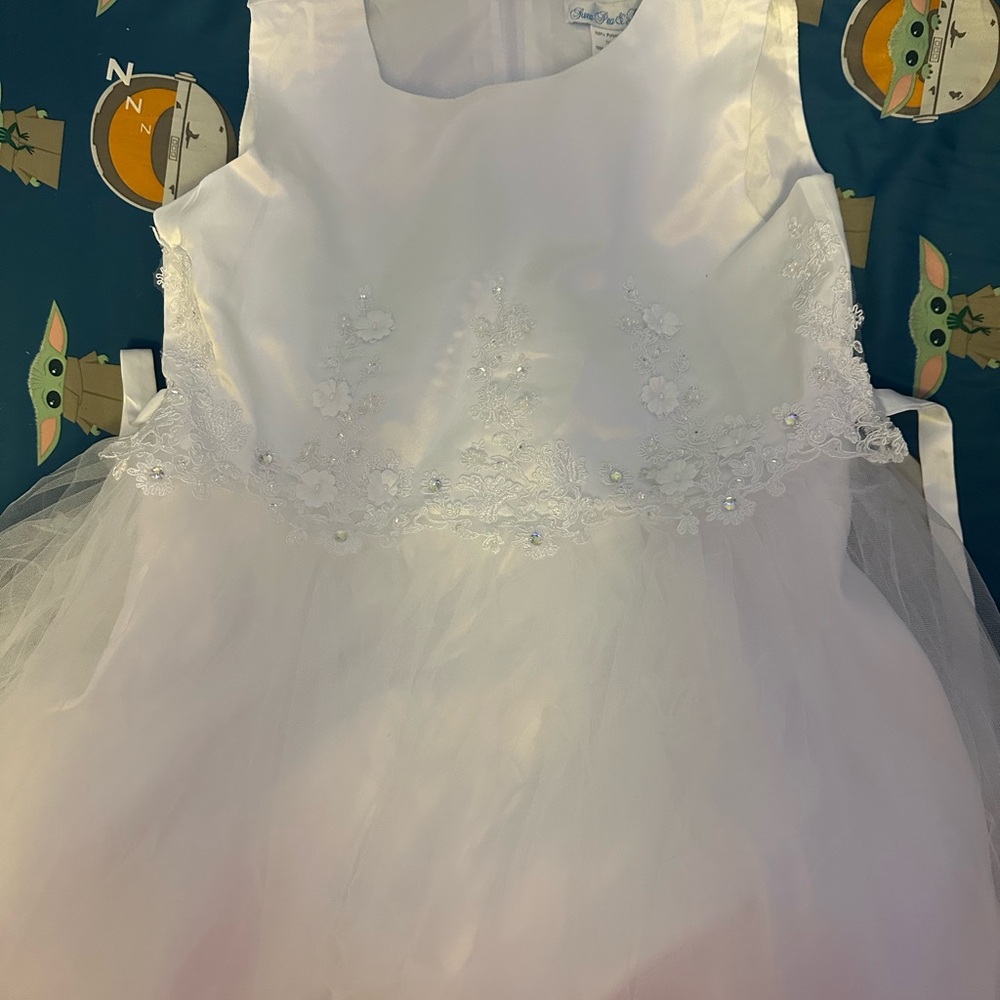 Size 16 plus First Holy Communion/Flower Girl dress and veil. No alterations.